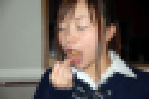 ◆素人投稿動画 「私、お〇っこ飲めますけど撮ってもらえませんか?」ゴクゴク飲んでくれてます 【Part.02:フェラ抜きで食ザー サンプル画像3