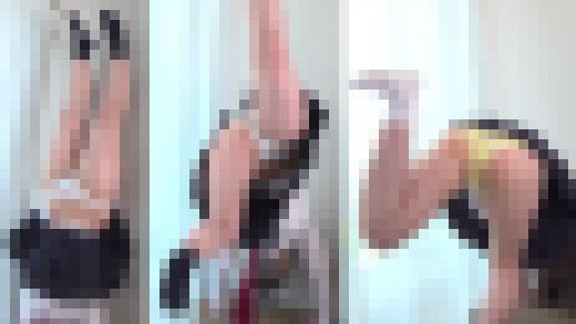 制服女子2人が友達同士で、スカートめくり合いっこパンチラ！（2）四つん這い、M字開脚、逆立ちパンチラ　サンプル画像3