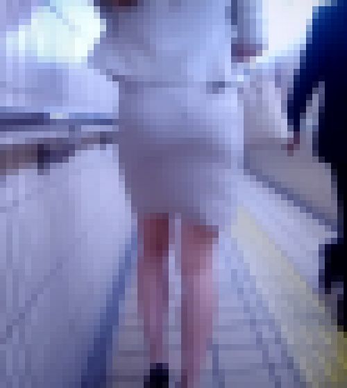 色気ムンムンの美人OLがタイトスカート履いて歩く姿がイヤらしい サンプル画像1