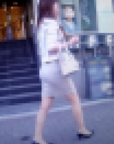 色気ムンムンの美人OLがタイトスカート履いて歩く姿がイヤらしい サンプル画像2