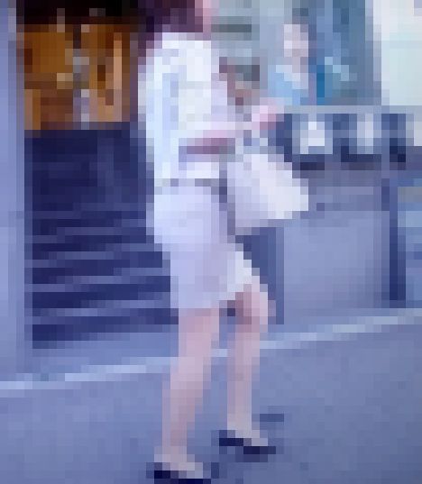 色気ムンムンの美人OLがタイトスカート履いて歩く姿がイヤらしい サンプル画像3