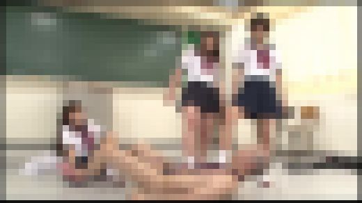 【フリーダム】女子校の、男性教師がキ○タマを潰される！ #007 NFDM-472-07　サンプル画像3