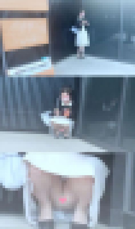 OLノーパン逆さ撮り▷股空きストッキングで美マンコ丸見え/オフィスカジュアルの美人さん【パンチラ盗●】 サンプル画像2