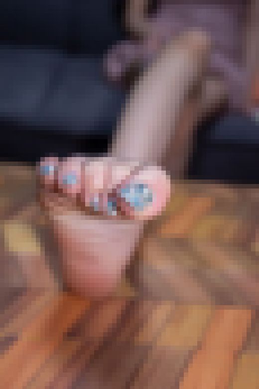 素足にヒール！人妻さんの蒸れた足の裏　サンプル画像1