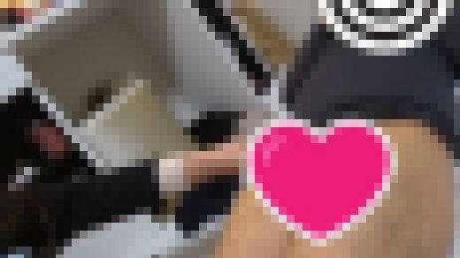 ドSな18歳と19歳の女子大生2人組おっさんチンチン弄ぶ サンプル画像2