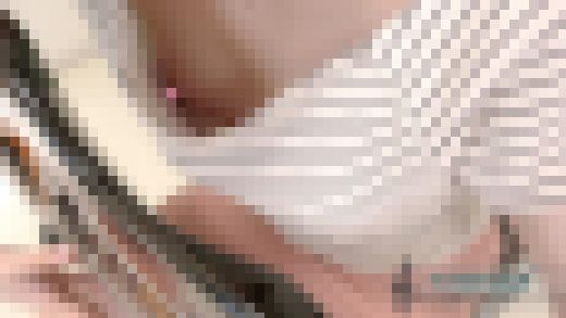【胸チラ盗●】小柄な可愛い子/純白パンチラ/色素の薄い美乳首【ベーシストの日常Vol.3】 サンプル画像2