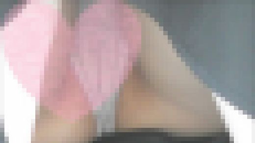 おとなしめ女子のTバック座りパンチラ動画　サンプル画像1