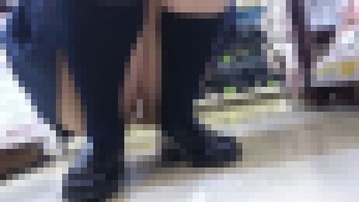 【4K】その場で挿入して!といわんばかりのスジマンノーパン制服女子に遭遇した件 サンプル画像2