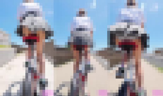 【縦型動画】ミニスカ制服2人組、自転車パンチラ（1）強風でスカートめくれて街中で恥ずかしい風パンチラ　サンプル画像2