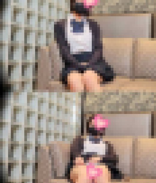 スレンダー制服美女の大胆陰毛見せつけパンチラ サンプル画像2