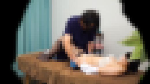 【実録セクハラ接骨院5】現役美人CAに電マ責め!!→快楽堕ち♡ サンプル画像2
