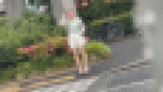 【パンチラ盗●】個性派めがね女の後を付けて行ったら... サンプル画像1