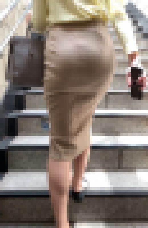 【OLシリーズ】清楚美人のエロいOLのフルバックパンティーラインを披露【45】 サンプル画像2