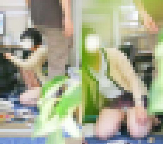 激レア!?こんなに汚しちゃって・・・セイリ中のパンティ覗き サンプル画像1