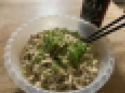 【涙目】ボウルいっぱいのきのこを激しく嘔吐！　音声あり　サンプル画像1