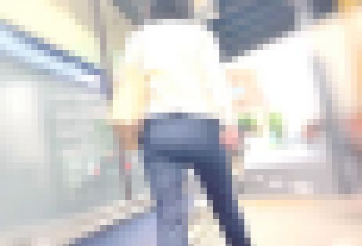 長身セレブ奥様のムニュつく美巨尻！熟したエロ柔尻とパンティラインを見せつけて庶民を誘惑！下品なスラックス 奥様編　サンプル画像1