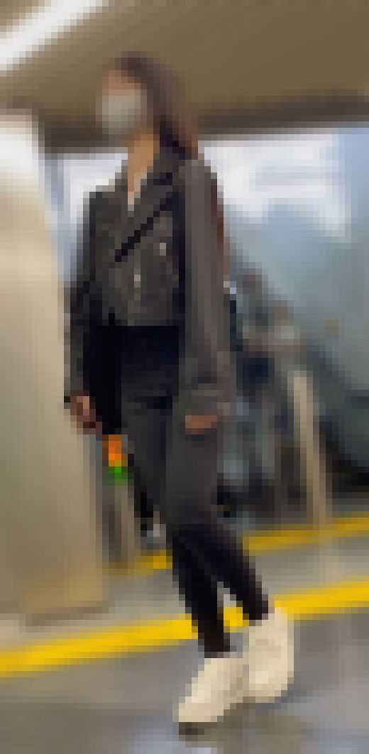 122 レザー服の黒スキニー美女　サンプル画像1