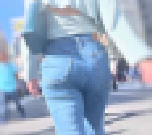 活きの良いエロ美巨尻!若い女らしい張りのあるケツをムニュらせて大人の男たちをたぶらかす! 下品なスキニーデニム 小娘編 サンプル画像1