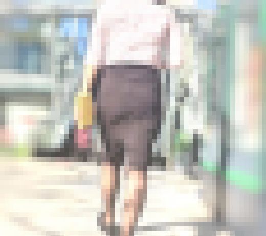 長身エリートOLのデカ尻！骨太エロボディにワガママ巨尻をムニュらせて庶民を誘惑！ 下品なタイトスカート OL編　サンプル画像1