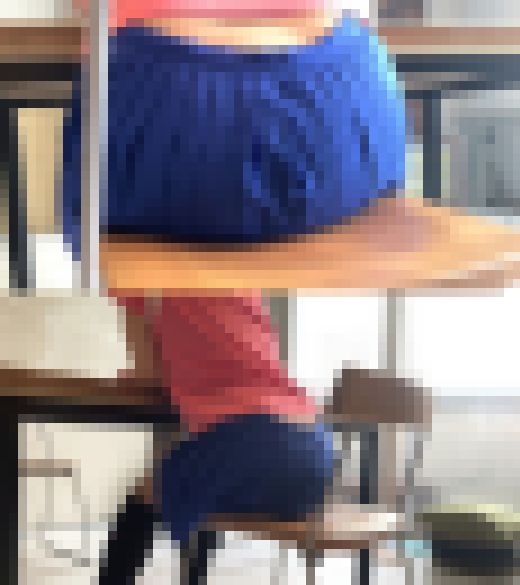 自習室盗撮 もじもじミニスカテニスウェア 机の下からじっくり　サンプル画像3