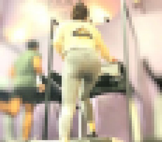 超Sクラス最強セレブ奥様の美巨尻!長身エロボディ+熟した巨尻をムニュらせて庶民を誘惑! 下品なパッツンレギンス セレブ人妻編 サンプル画像1