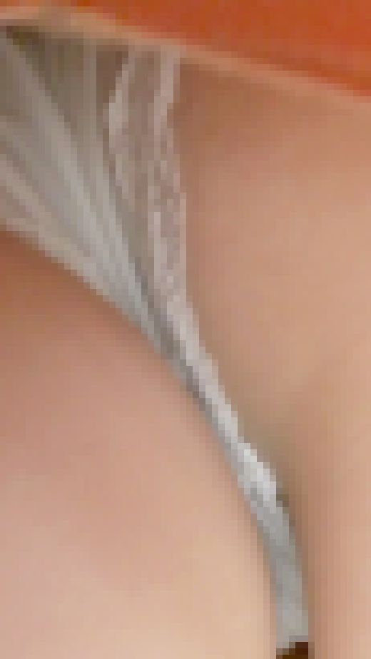 [★新作][★顔出し]パンチラ盗撮 ミニスカギャル 開脚してレース付き白パンツに超接近　サンプル画像3