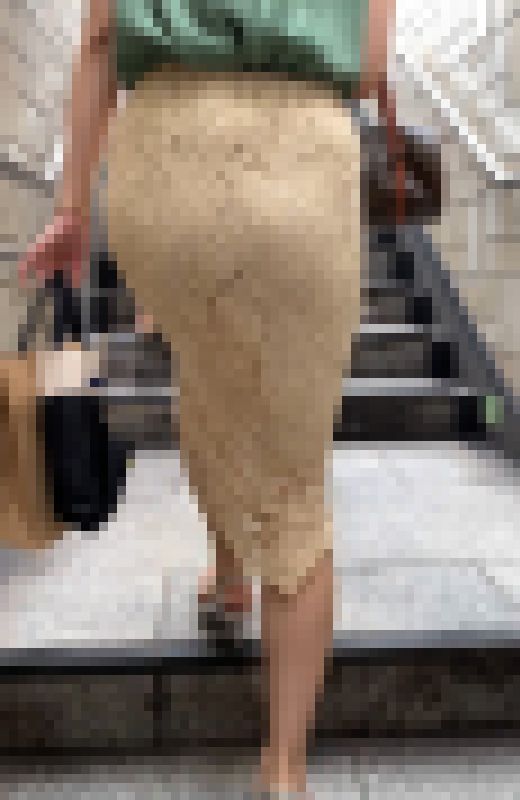 【OLシリーズ】ベージュレーススカートがひと際目立つOLの階段登りシーン【86】　サンプル画像2