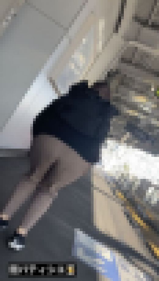 【着衣尻11】子育てママ　サンプル画像1