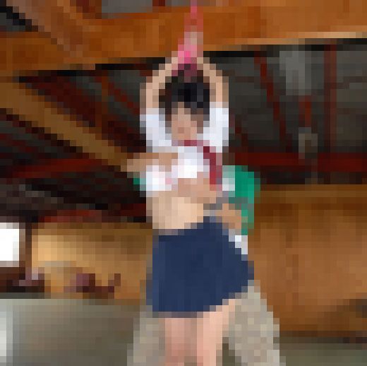 ◆素人投稿動画 「ここで生でエッチしちゃうんですか?」おじさんに裸を見せて濡れちゃうフリーター 【Part.03:廃屋で天井から サンプル画像3