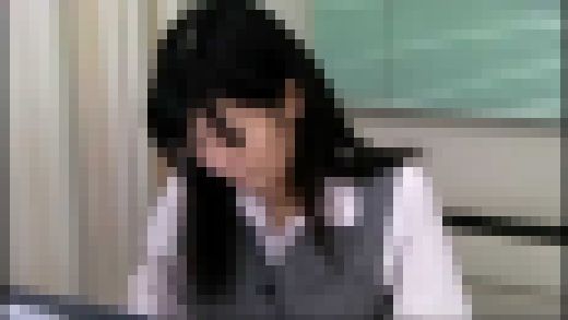 ボリューミーな食い込みパンティ、尻、内腿　素人の股間隠し撮り　Part 3　IQPA-062_3　サンプル画像2