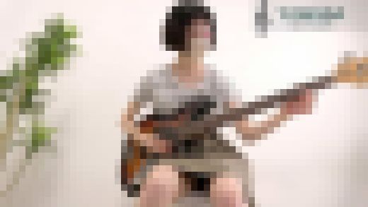 【胸チラ盗●】有名ミュージシャンの2世娘来店。美乳首の女子大生【ベーシストの日常Vol.11】 サンプル画像1
