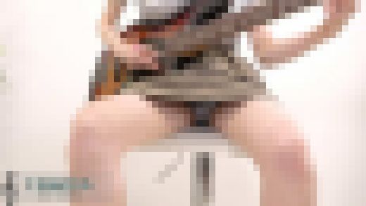 【胸チラ盗●】有名ミュージシャンの2世娘来店。美乳首の女子大生【ベーシストの日常Vol.11】 サンプル画像2