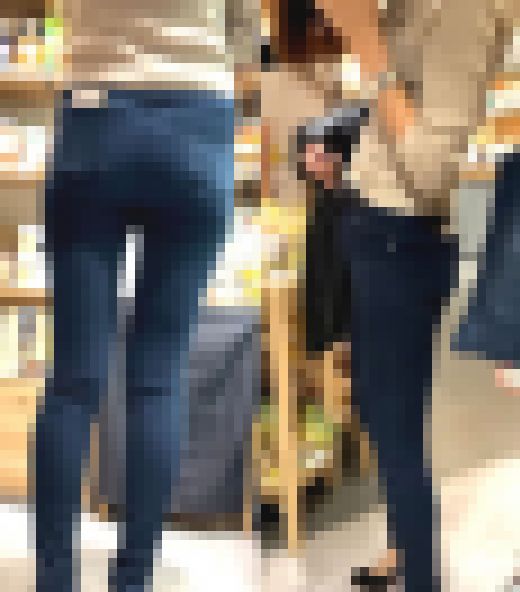 長身スリムで脚長すぎ 超絶モデル体型美女のぴっちり紺スキニー【街中風景081】　サンプル画像1