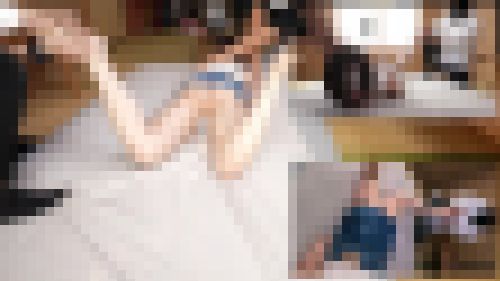 四つん這いで真っ白パンティ丸出しで悶絶絶叫の発狂お姉さん(完全オリジナル) サンプル画像2