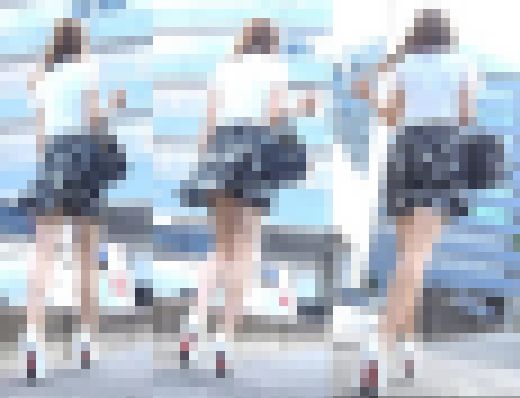 ◆◇通行人もびっくりな風チラを魅せつけるお姉さんを盗撮！◆◇　サンプル画像1