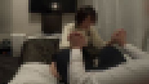 新作【素人個人撮影】21歳男慣れしてない真面目ちゃんの処女喪失!痛みに耐えながら初めましてのおじさんと初体験しちゃう【前編】 サンプル画像2