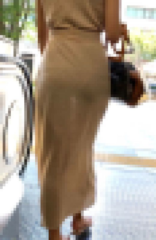 【OLシリーズ】これも生地が薄すぎ!透け透けの服を着たOLの後姿【126】 サンプル画像2