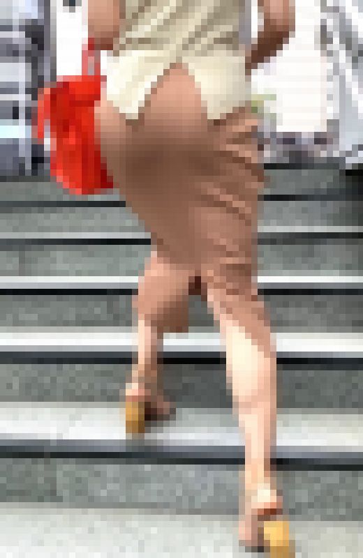 【OLシリーズ】カラフルな服を纏った超セレブOLのデカエロ尻の歩行【132】　サンプル画像1