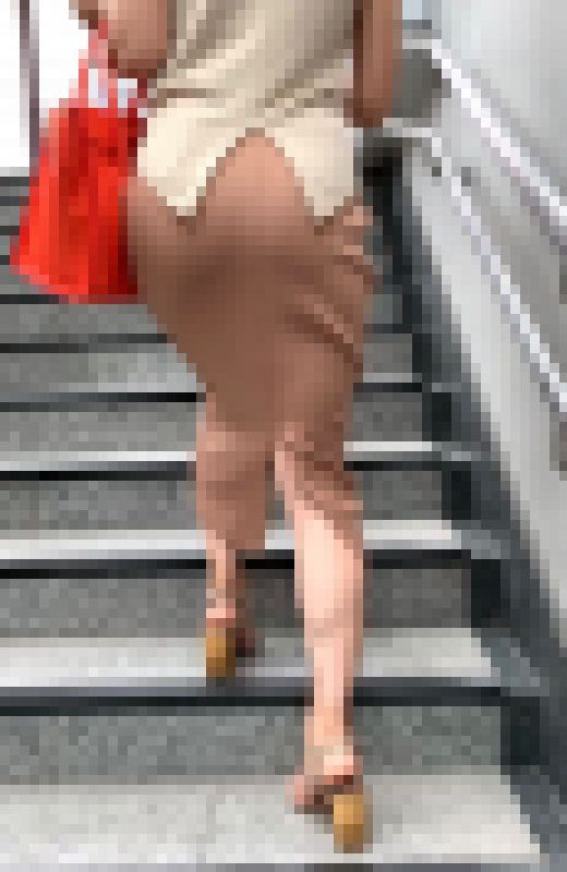 【OLシリーズ】カラフルな服を纏った超セレブOLのデカエロ尻の歩行【132】　サンプル画像2