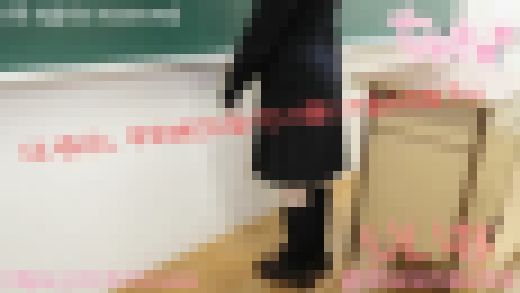 【りいなちゃん18さいのガチ撮り】本物教室でエッチな初撮影で脱ぐ!先生、りいなのこと大好きでいてくれますか? サンプル画像1