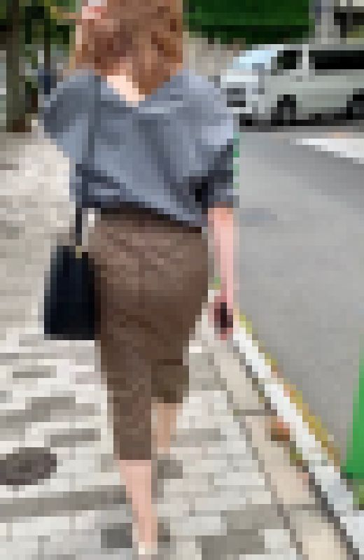 【OLシリーズ】デカ尻エロスレンダー体型の美尻OLの街中闊歩シーン【145】　サンプル画像3