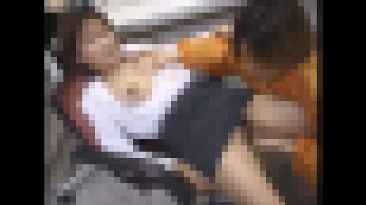 ◆美容師さんにカットをしてもらう男性客の股間は、彼女の体温と女の匂いが気になってギンギンに…! 野中ひろみ 23歳の場合 サンプル画像2