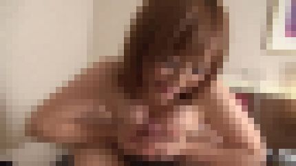 色白美巨乳の20歳女子大生が生挿入され敏感な体をビクつかせて喘ぎまくる サンプル画像2