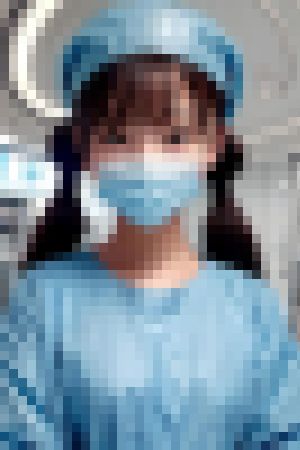 手術着を着る18歳の黒髪の女の子達　サンプル画像3