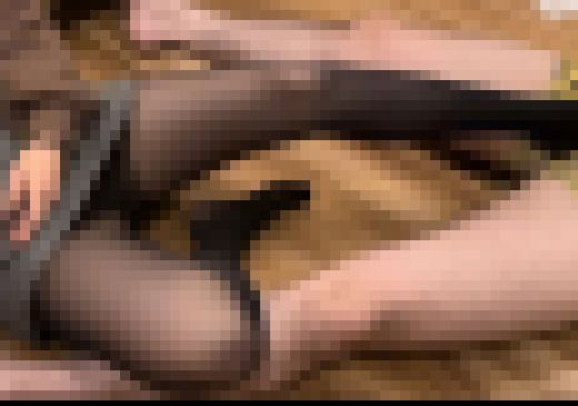 素人女子　パンストで電気アンマの刑　サンプル画像1