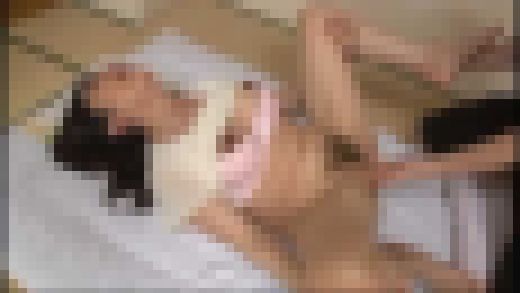 初めてがお母さんでいいの?「ほら!今、先っぽ挿ったでしょう!?ダメダメ!それ以上早く動かすと本当に挿っちゃうからダメ!」でもヌル サンプル画像2