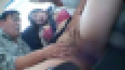 この人痴●です!!といえないウブな娘満員状態で腰をひねり拒むが無理やり肉棒をねじ込み膣内射精 Part 2 IQPA-109-2 サンプル画像2