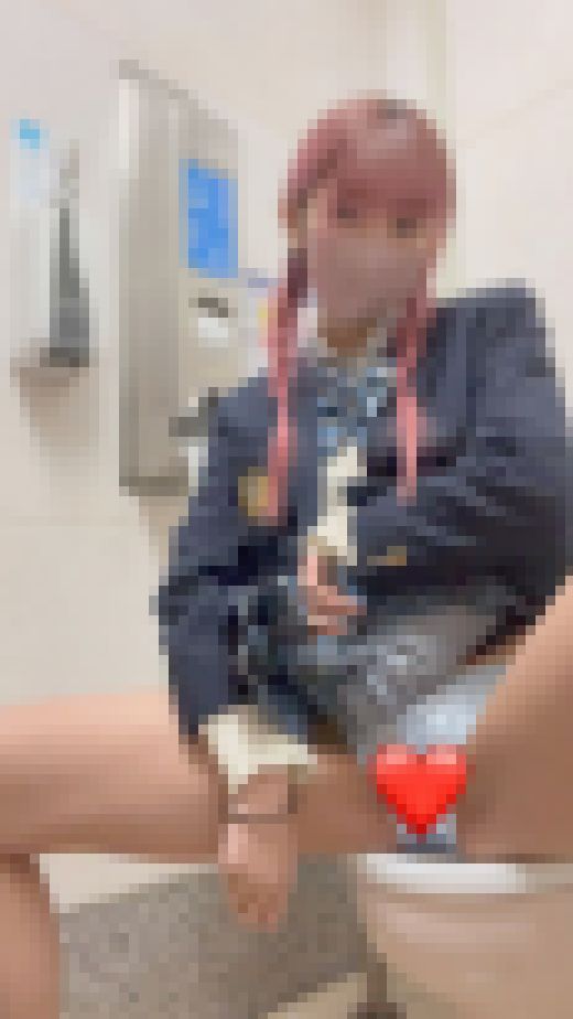 女子学生盗撮日記109　初登場！！青チェックピンク髪の激カワ美脚J系を電車内とトイレ内で盗撮【※完全主観22分超撮影】　サンプル画像3