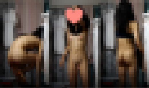 超スレンダーモデル体型の美女、屈む度に綺麗な縦に割れたアナルとオ◯ンコが丸見え　サンプル画像1