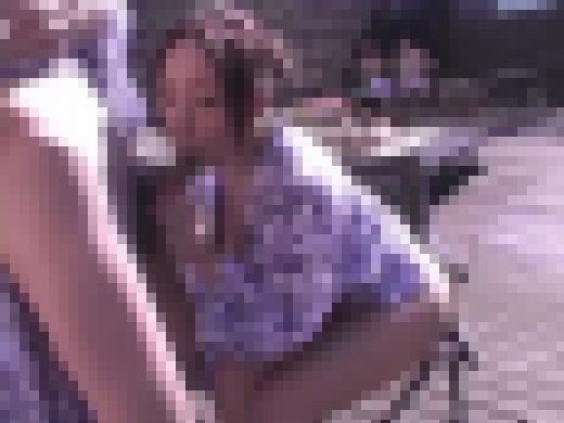 【ジャネス】公衆の面前でバレないようにこっそりハメル変態カップル #001 DFTA-052-01　サンプル画像2